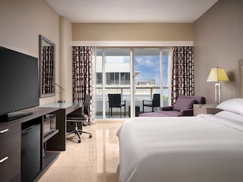 Room, 1 King Bed, Balcony, Park View