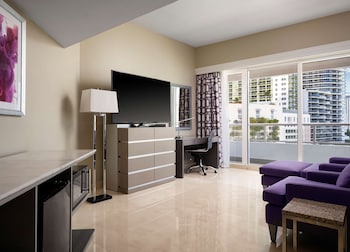 Junior Suite, 1 King Bed, Balcony, Bay View (Partial)