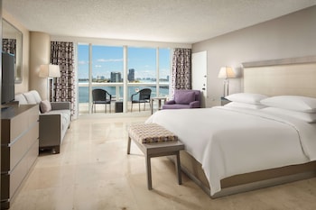 Room, 1 King Bed, Accessible, Bay View (Roll-In Shower)