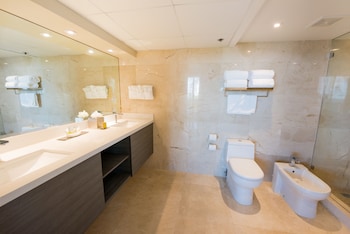 Grand Suite, 1 King Bed, Bay View
