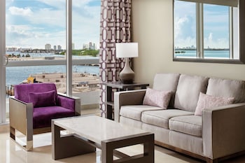 Junior Suite, 1 King Bed, Balcony, Bay View (Full)