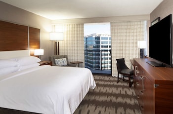 Deluxe Room, 1 King Bed, Accessible, Balcony (Hearing)