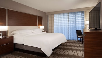 Deluxe Room, 1 King Bed, Accessible, Balcony (Hearing)