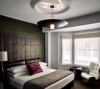 Room, 1 Queen Bed, Hearing Accessible (Mobility, Roll-in Shower)