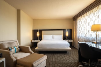 King Alcove Suite