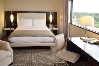 King Alcove Suite