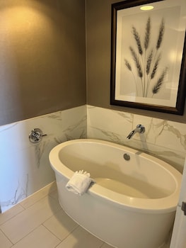 Suite, 1 King Bed, Non Smoking (Bridal)