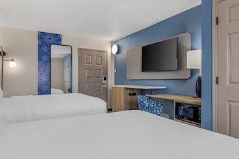 Room, 2 Queen Beds, Non Smoking (Efficiency)