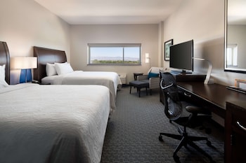 Room, 2 Queen Beds, Mountain View