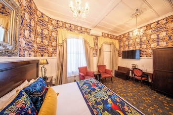 Estate Room