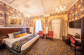 Estate Room