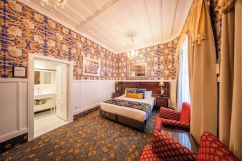 Estate Room