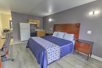 Efficiency King, Non-Smoking - Newly Renovated
