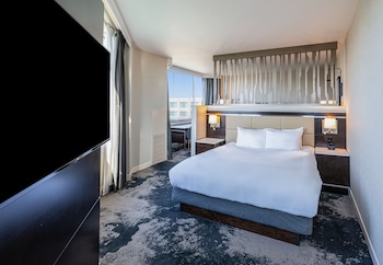 Junior Suite, 1 King Bed with Sofa bed
