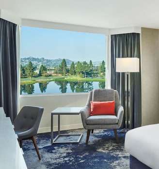 Deluxe Room, 2 Double Beds, Bay View (Mobility Accessible, Tub)