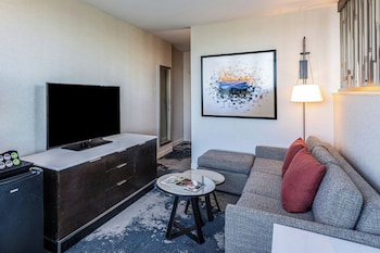 Junior Suite, 1 King Bed with Sofa bed (Hearing Accessible)