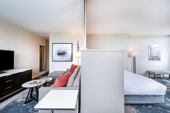 Junior Suite, 1 King Bed with Sofa bed (Hearing Accessible)