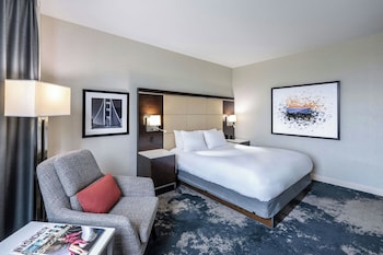 Deluxe Room, 1 King Bed, Bay View