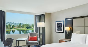 Deluxe Room, 1 King Bed, Bay View (Mobility Accessible, Tub)