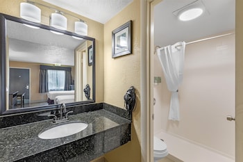 Standard Room, 2 Double Beds, Non Smoking (Shower Only)