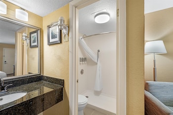 Standard Room, 1 Double Bed, Non Smoking, Refrigerator & Microwave (Shower Only)