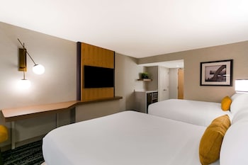 Standard Room, 2 Queen Beds, Accessible, Poolside