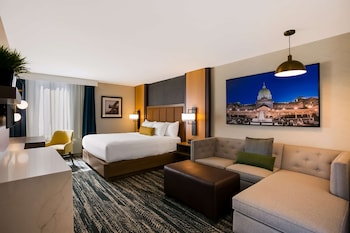 Standard Room, 1 King Bed, Non Smoking, Balcony (Shower Only)