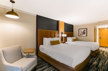 Standard Room, 2 Queen Beds, Accessible, Poolside