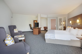 Premium Room, 1 King Bed, Balcony