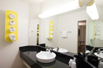 Standard Room, 2 Double Beds, Roll-in Shower, Non Smoking