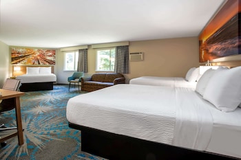 3 Queen Beds, Studio Suite, Non-Smoking