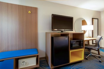 Standard Room, 1 Queen Bed