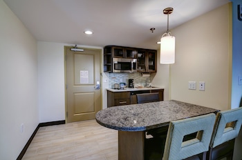 Suite, 1 Bedroom, Accessible (Communication, Accessible Tub)