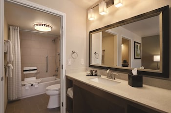 Room, 1 King Bed, Accessible, Non Smoking (Hearing & Mobility)