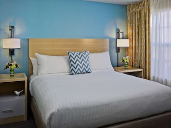 Studio Suite, 1 Queen Bed, Accessible (Mobility Roll in Shower)