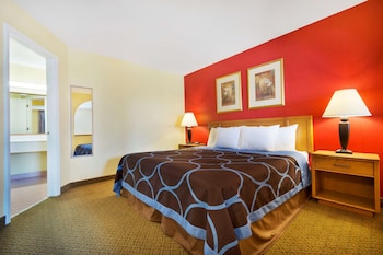 Studio Suite, 1 King Bed, Smoking