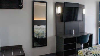 Standard Room, 1 King Bed, Smoking, Refrigerator & Microwave