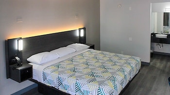 Standard Room, 1 King Bed, Smoking, Refrigerator & Microwave