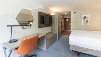 Standard Room, 1 King Bed, Accessible (Communications)