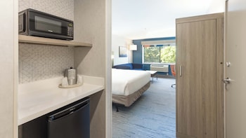 Standard Room, 1 King Bed, Accessible (Communications)