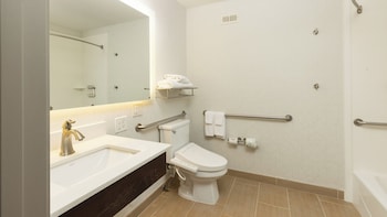 Standard Room, 1 King Bed, Accessible (Communications)