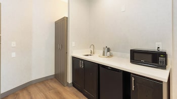 Standard Room, 1 King Bed, Accessible (Communications Accessible)