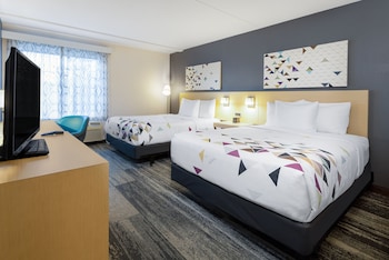 Room, 2 Queen Beds, Accessible, Non Smoking (Mobility/Hearing, Roll-In Shower)