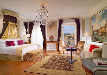 Junior Suite, 1 King Bed, River View