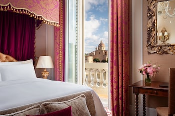 Deluxe Room, 1 King Bed, River View