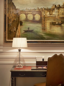 Deluxe Room, 1 King Bed, River View