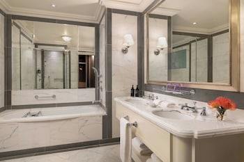 Luxury Suite, 1 King Bed, River View