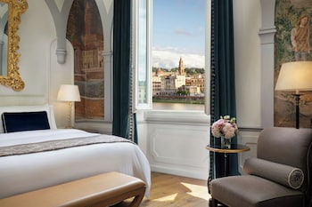 Deluxe Suite, 1 King Bed, River View