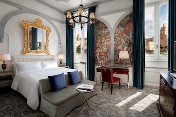 Deluxe Room, 1 King Bed, River View
