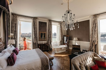 Junior Suite, 1 King Bed, River View